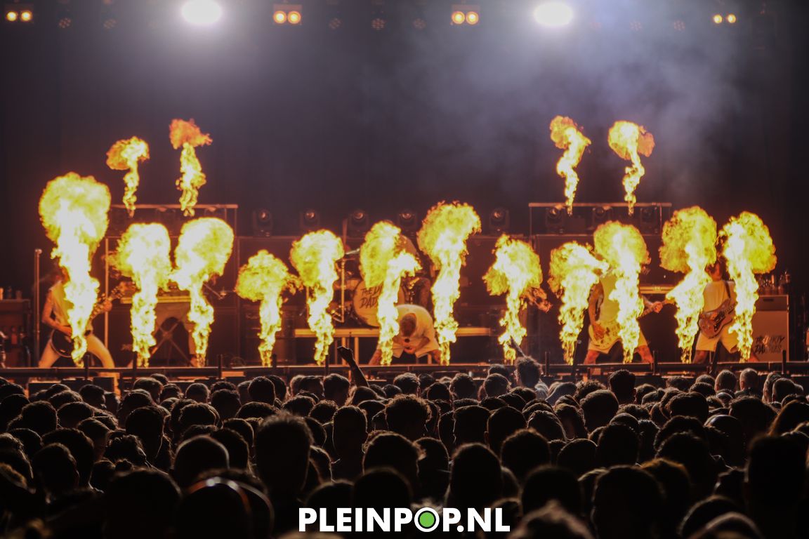 THE DIRTY DADDIES     (82)